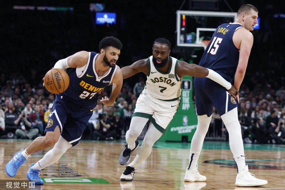 而李娜则以 而李娜则以