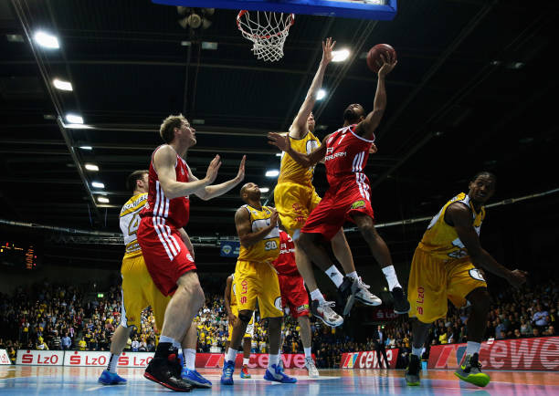 规赛较量中 规赛较量中